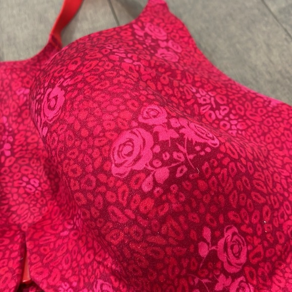 Victoria’s Secret Racerback Demi - Picture 14 of 16